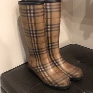 Burberry Rain boots...LIKE NEW!